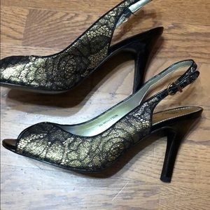EUC Black and Gold lace Mootsies Tootsies heels